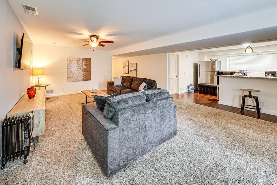 4 Mi to K-State! Modern Garden-Level Apt Apartment in Manhattan