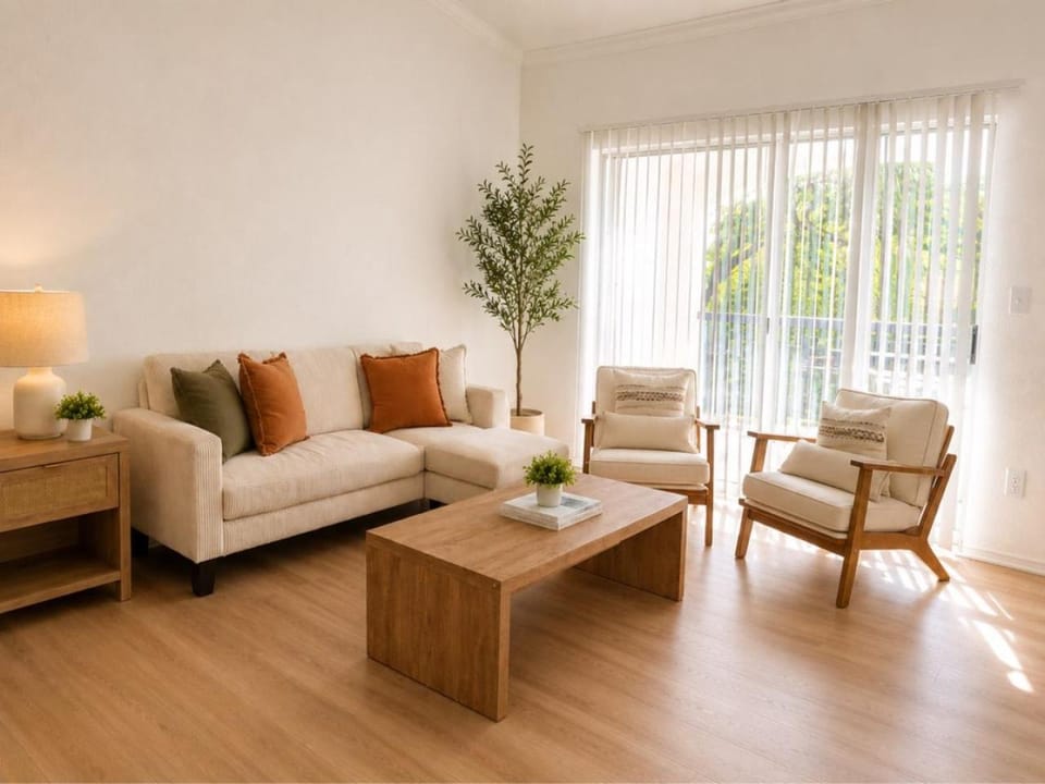 Serene Cozy 2BR WORKERfriendly, Pool I Gym I KINGbed Apartment in Frisco
