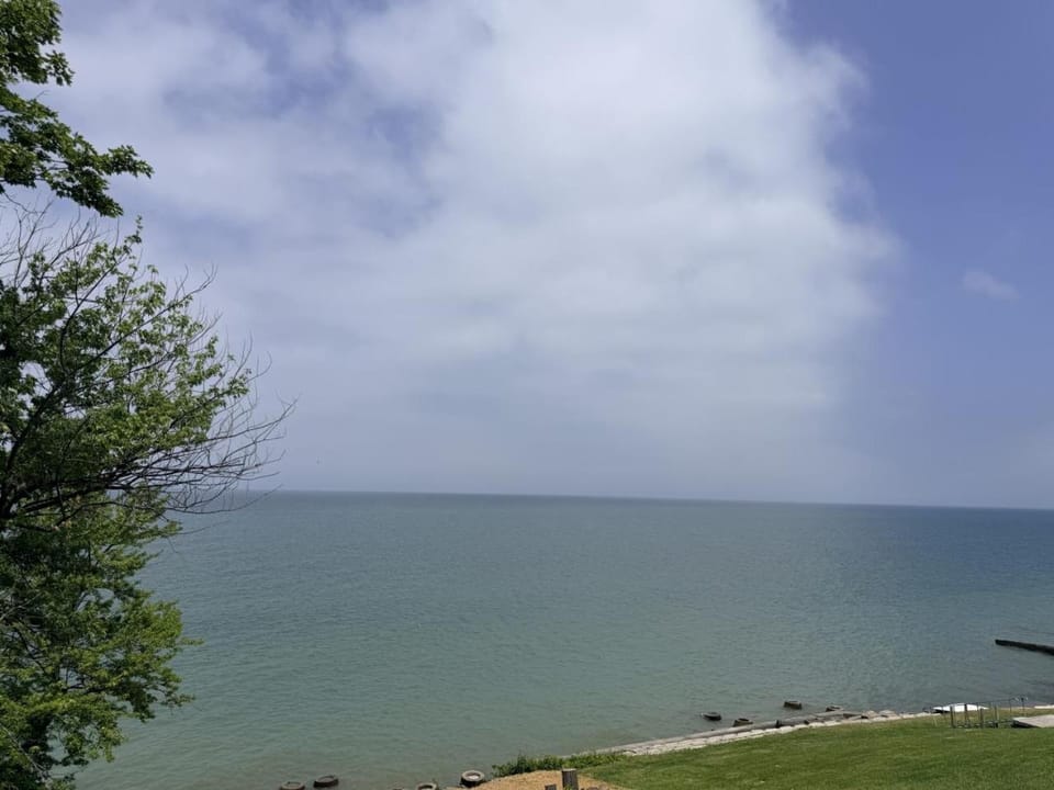 Lake Access Retreat Pet Friendly Fire Pit House in Geneva-on-the-Lake
