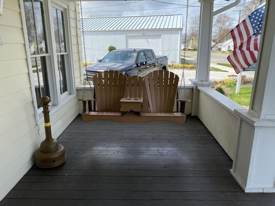Historic Home Walk to Lake And Strip Fun House in Geneva-on-the-Lake