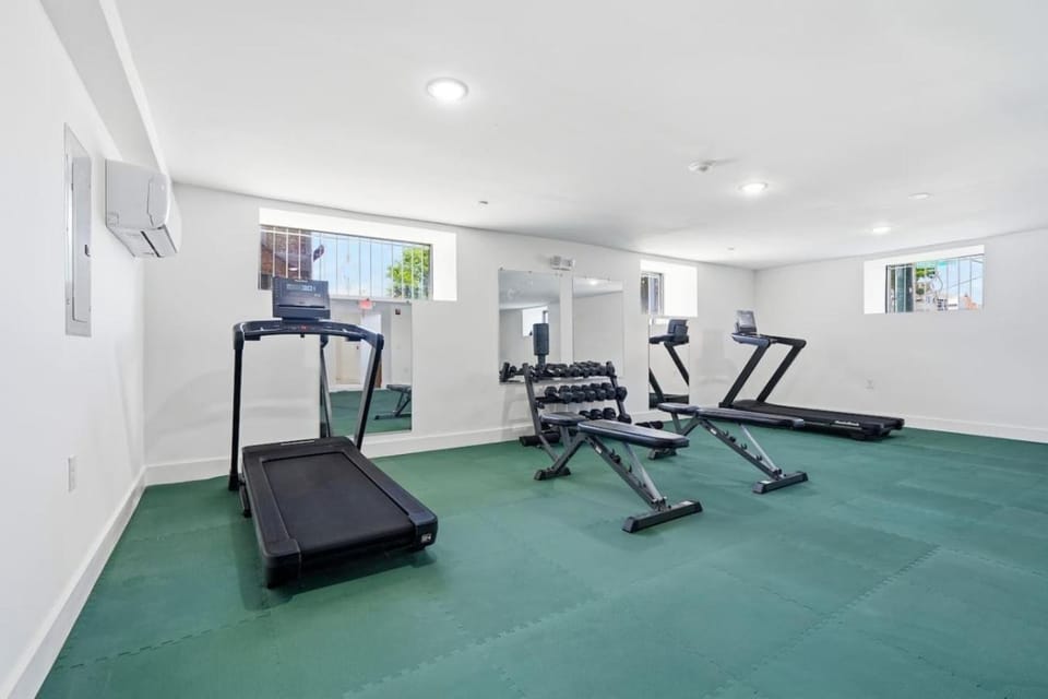 Central Newark Near FIFA Luxe Apt w Gym and Lounge) Apartment in East Orange