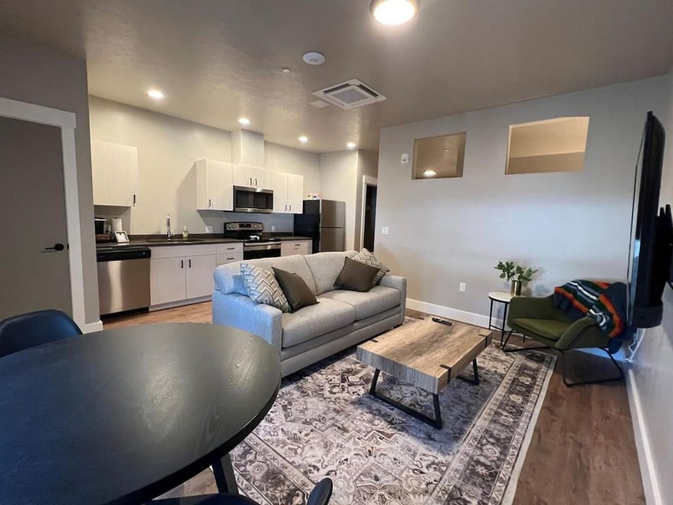 104- Spacious studio rental in La Grande Apartment in La Grande