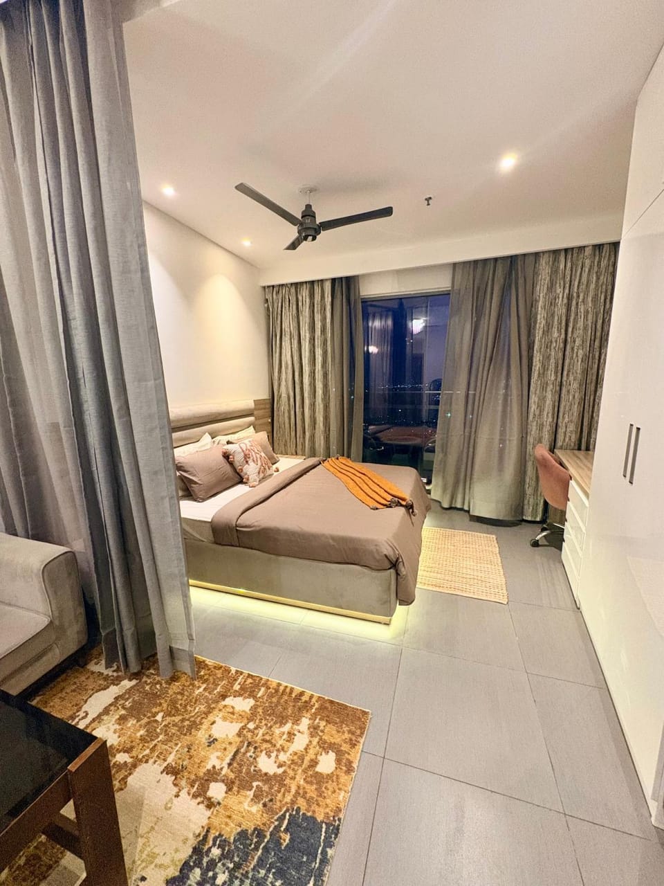 The Whispering palms Studio Supernova Apartment in Noida