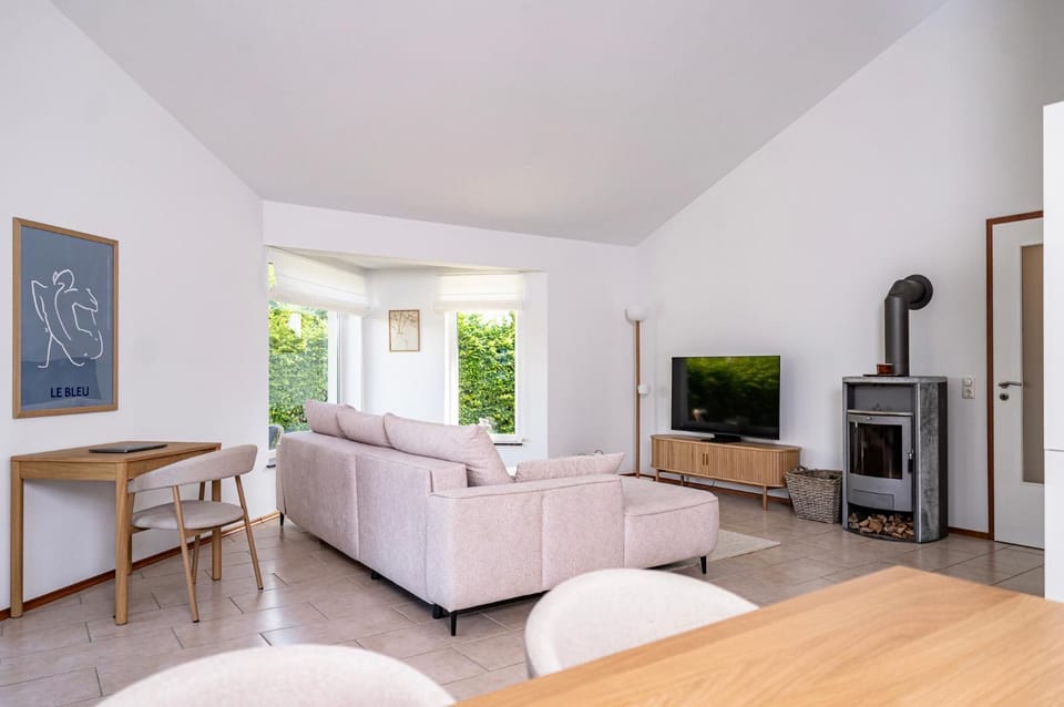 TV and multimedia, Living room, fireplace