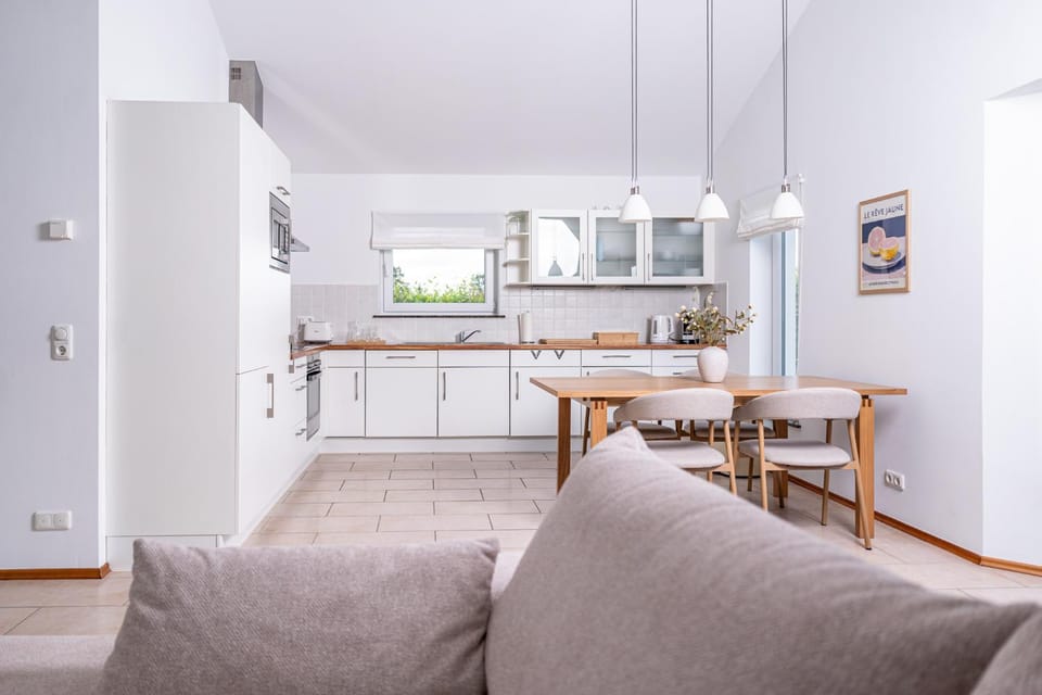Dining area, kitchen