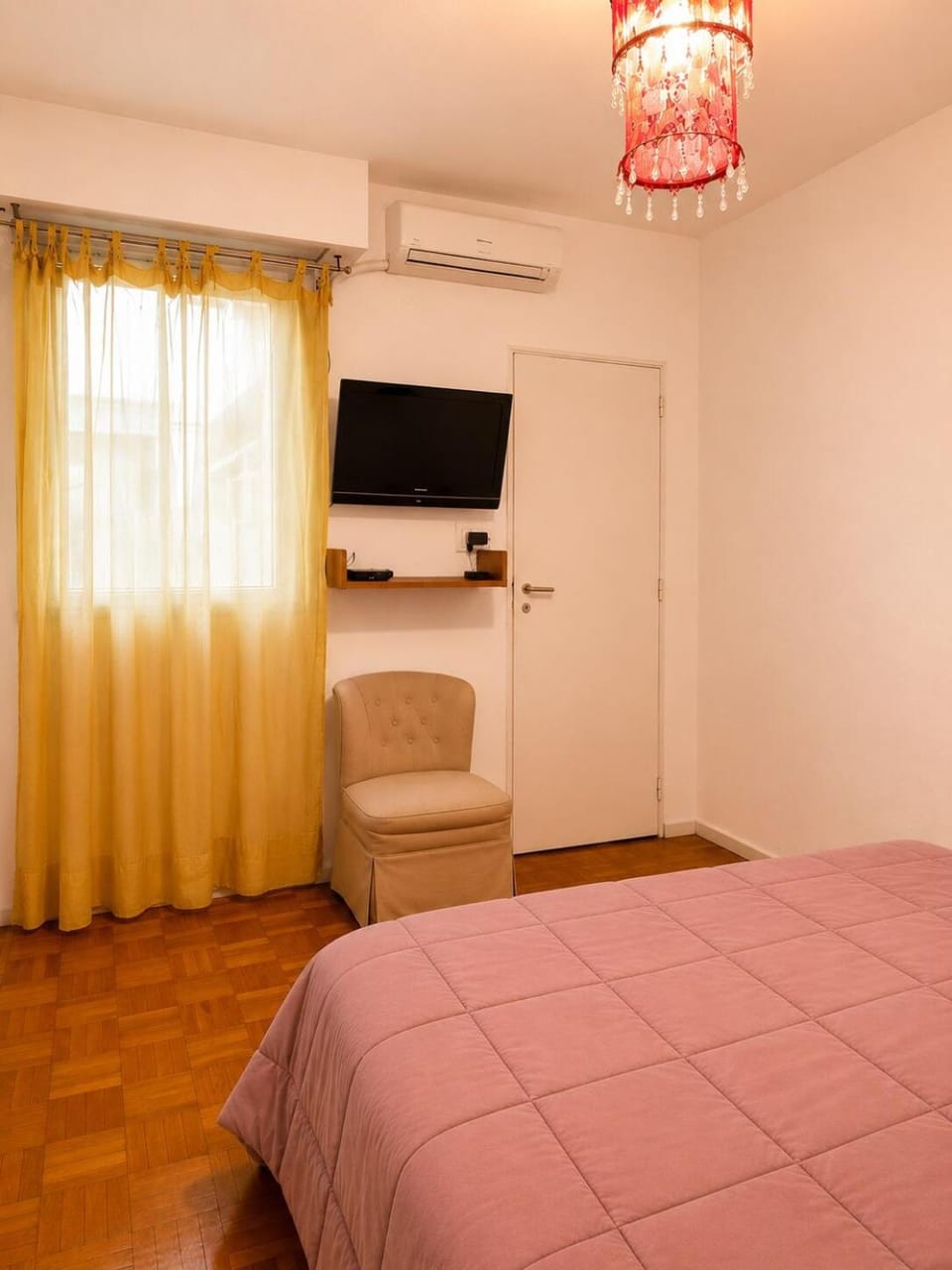 Departamento céntrico amplio y con patio Apartment in Buenos Aires