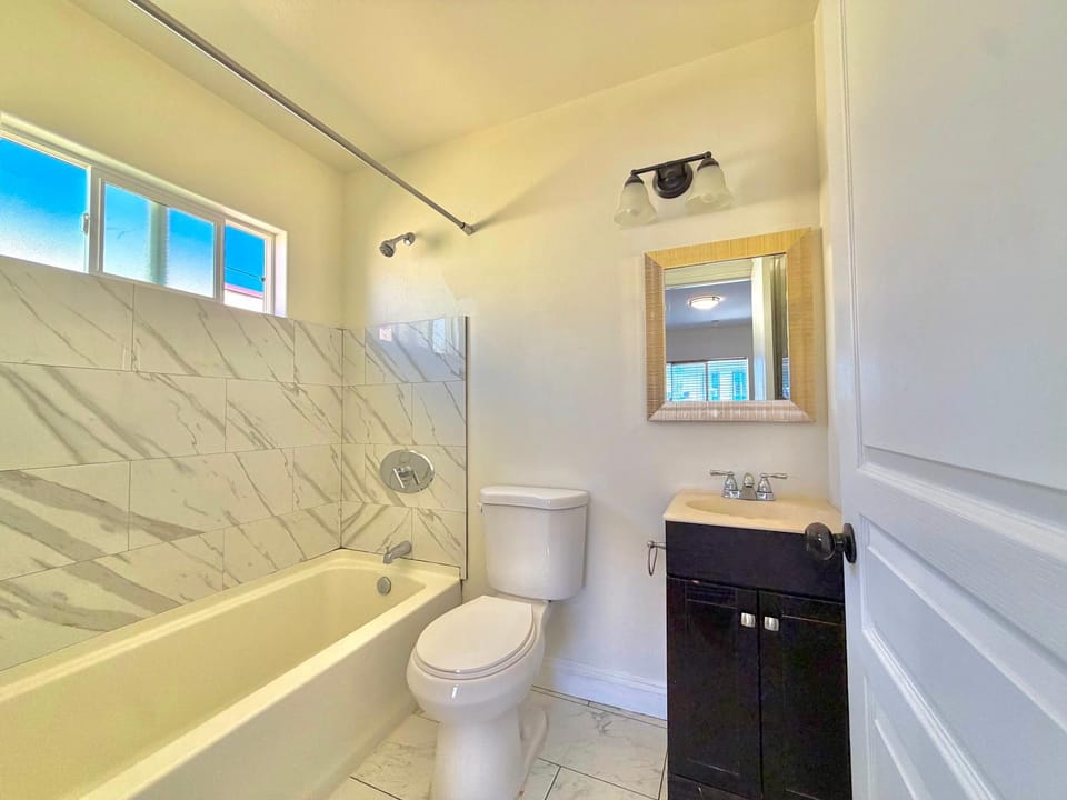 Private Room with Free Parking at 1360 Vacation rental in Los Angeles