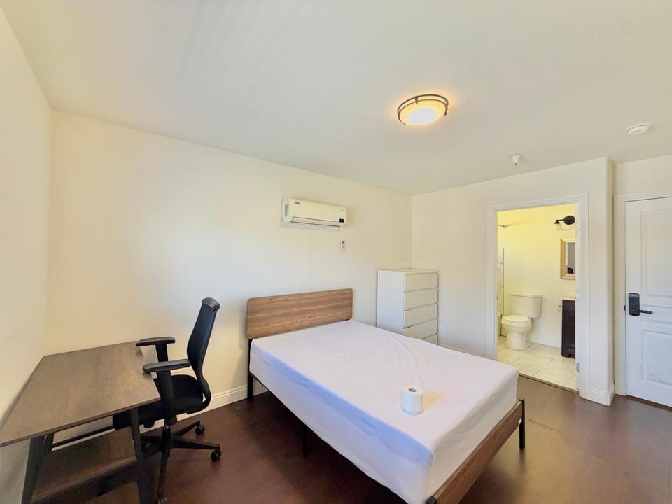 Private Room with Free Parking at 1360 Vacation rental in Los Angeles