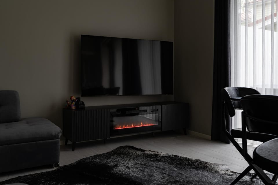 TV and multimedia, Living room, Evening entertainment