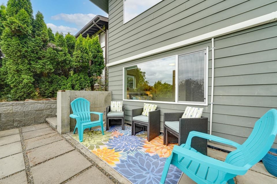 Seattle Convenience Meets Nature Retreat House in Columbia City