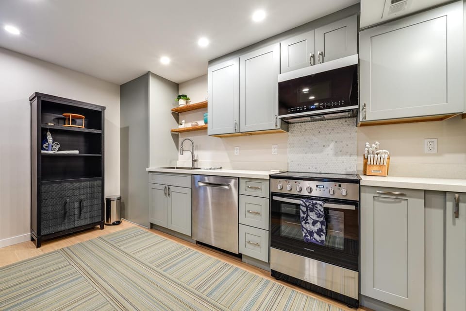 Seattle Convenience Meets Nature Retreat House in Columbia City