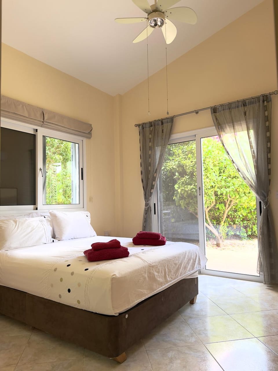 Leo's Paradise Villa Family Home Away From Home with Large Pool Villa in Peyia