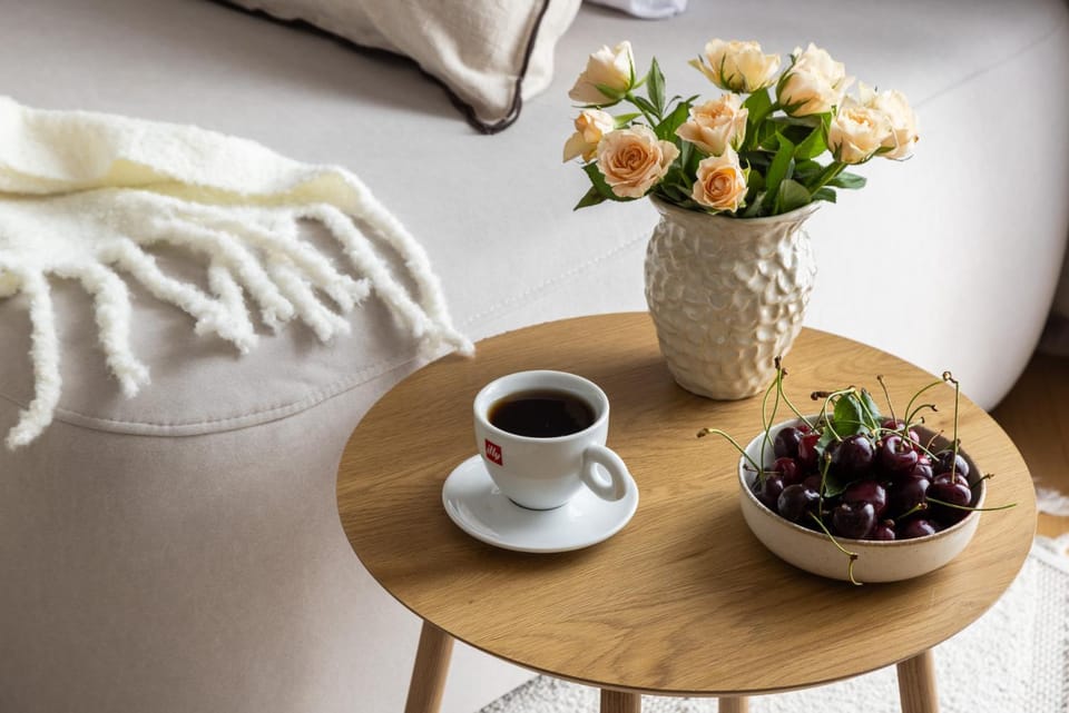 Bed, Coffee/tea facilities, Food