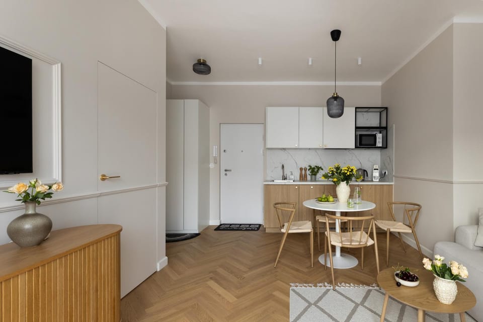 TV and multimedia, Kitchen or kitchenette, Dining area, oven, stove