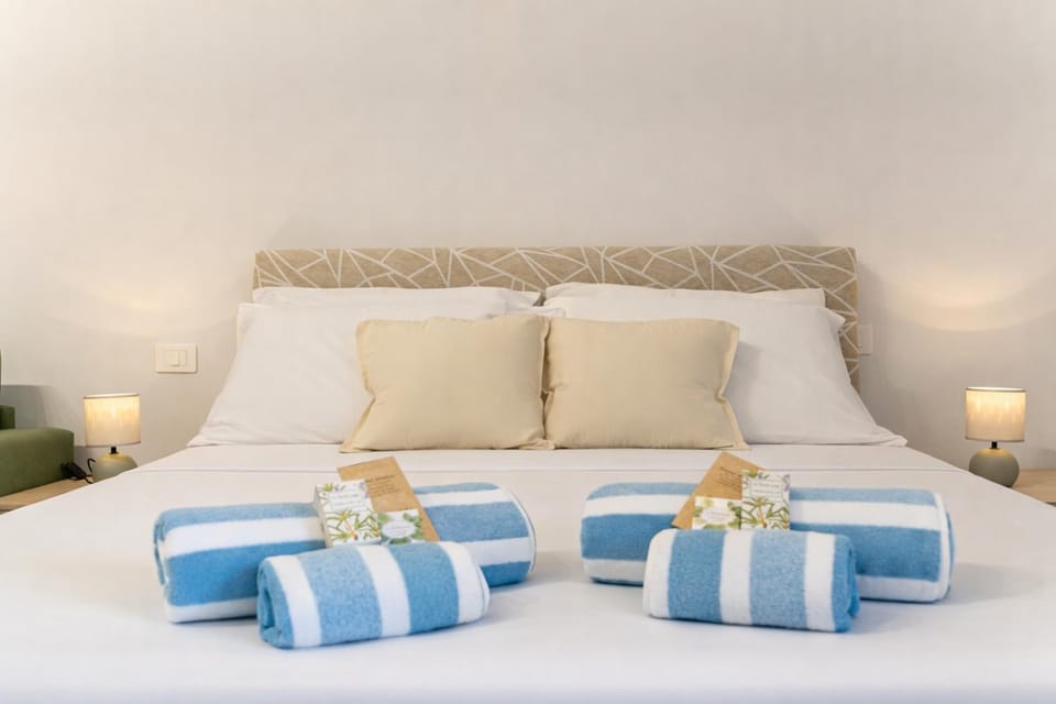 Bedroom, towels
