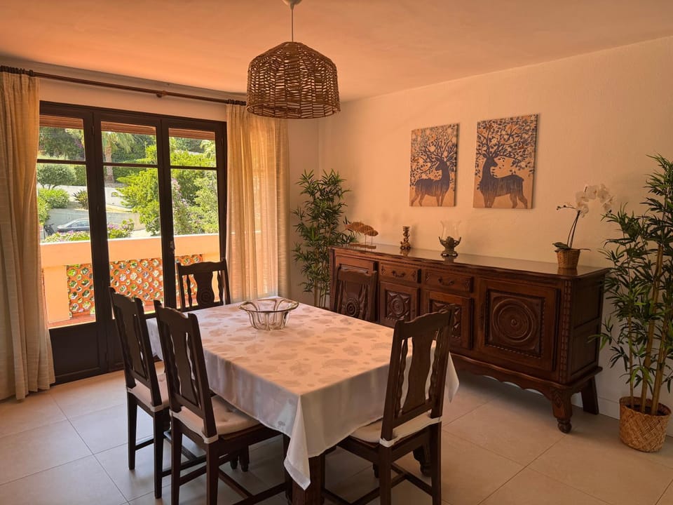 View (from property/room), Balcony/Terrace, Dining area
