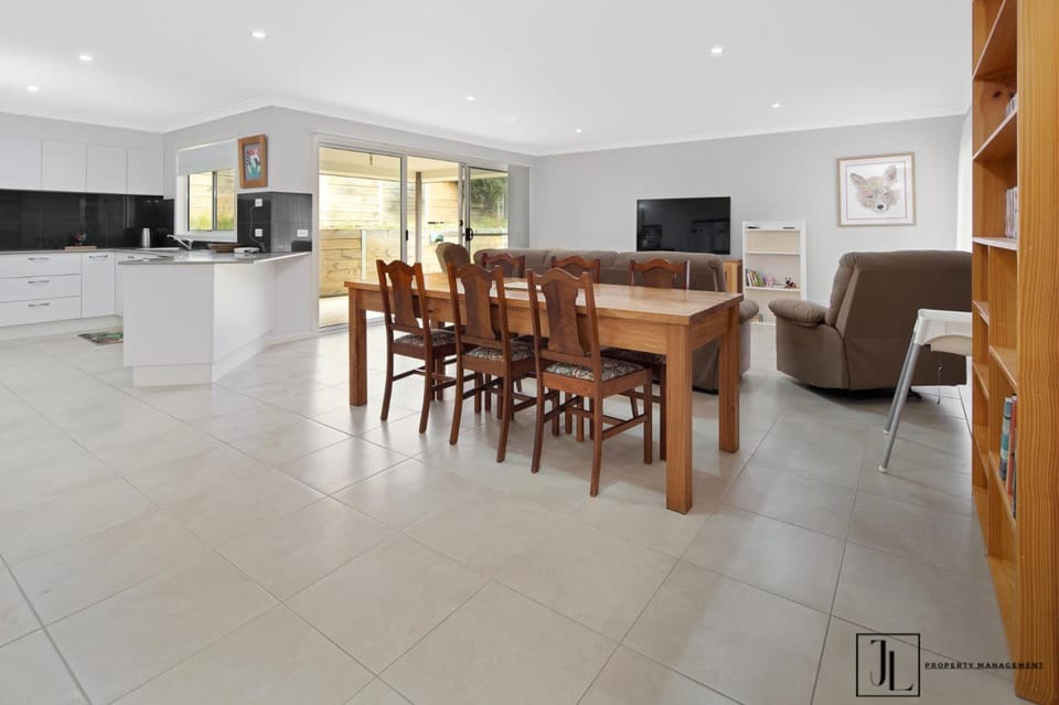 TV and multimedia, Kitchen or kitchenette, Seating area, Dining area, oven