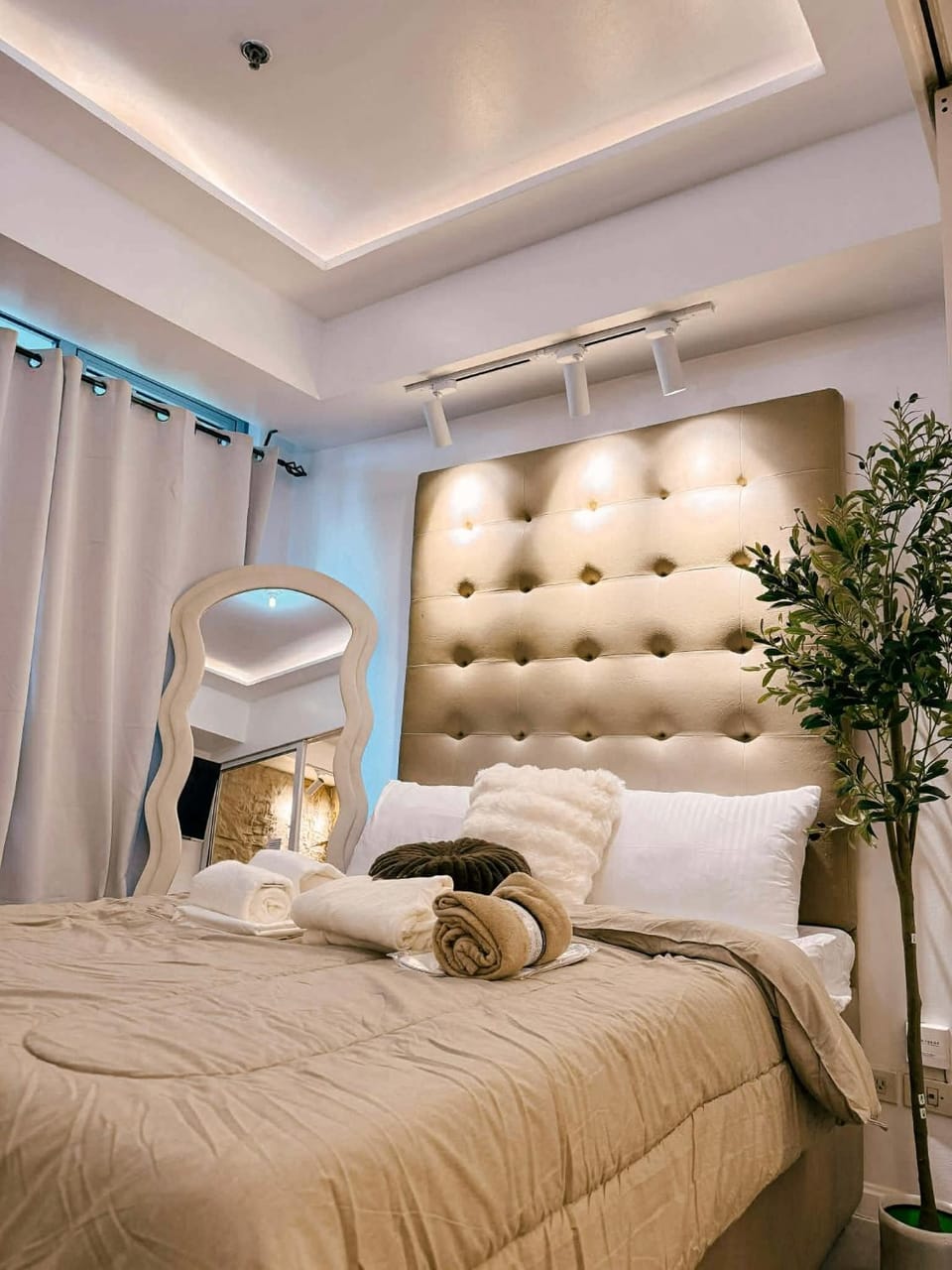 Ocozy Casa Staycation Bed and Breakfast in Las Pinas