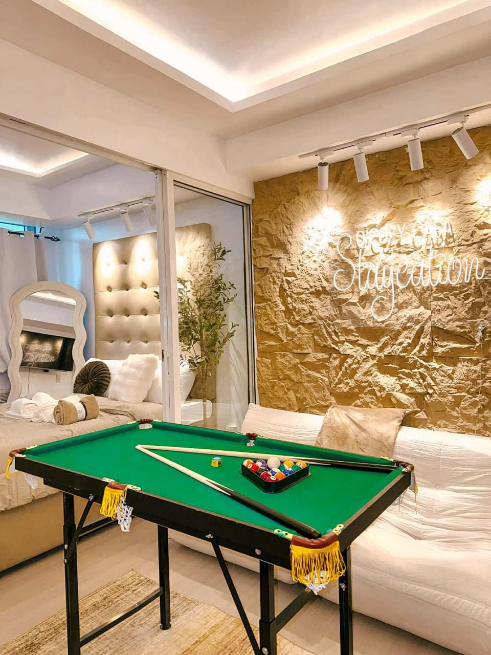 Ocozy Casa Staycation Bed and Breakfast in Las Pinas