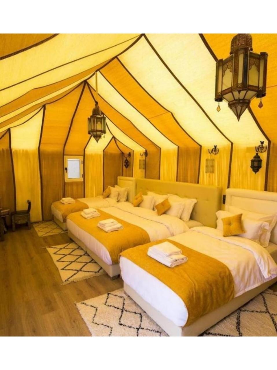 Bed, Living room, Photo of the whole room, Seating area, Bedroom
