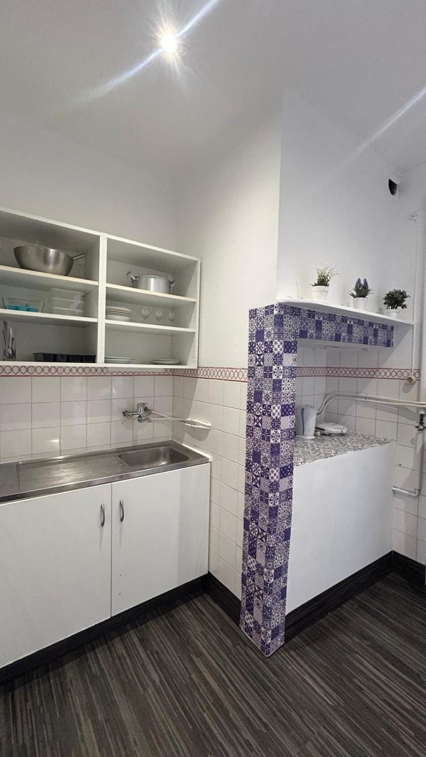 Kitchen or kitchenette, minibar, kitchen