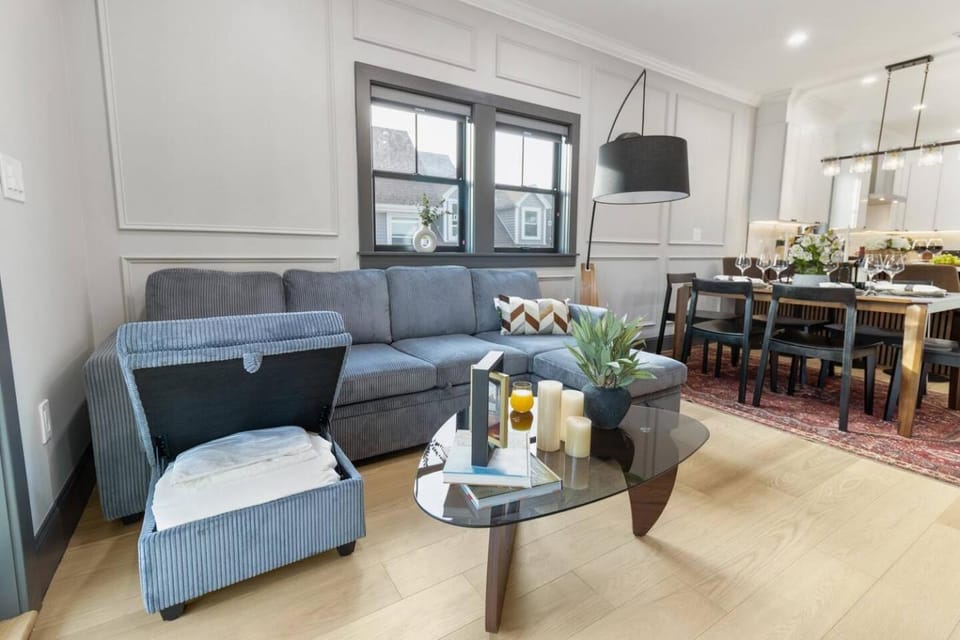 Living room, Photo of the whole room, Seating area, Dining area