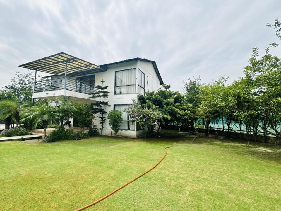 Rk farms Villa in Noida