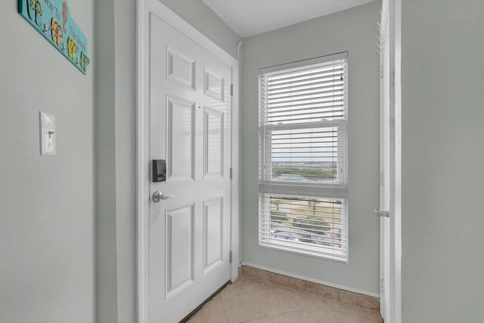 1 Bedroom Overlooking Atlantic Ocean and Swimming Pool House in North Topsail Beach