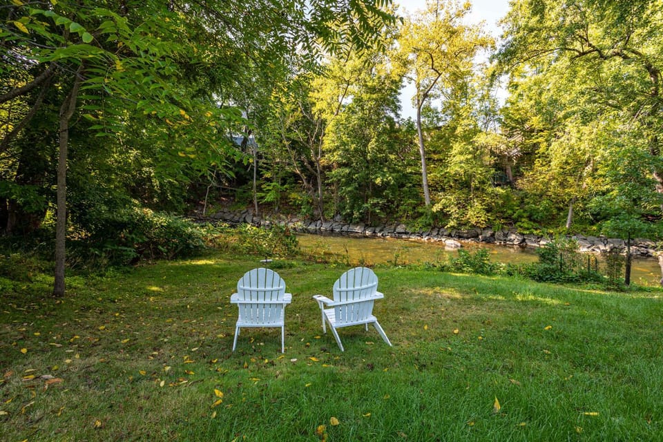 River Cottage - Riverfront Home in Walkable Community House in Great Barrington