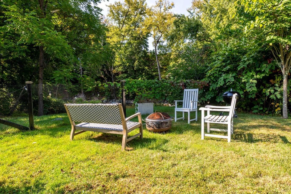 River Cottage - Riverfront Home in Walkable Community House in Great Barrington