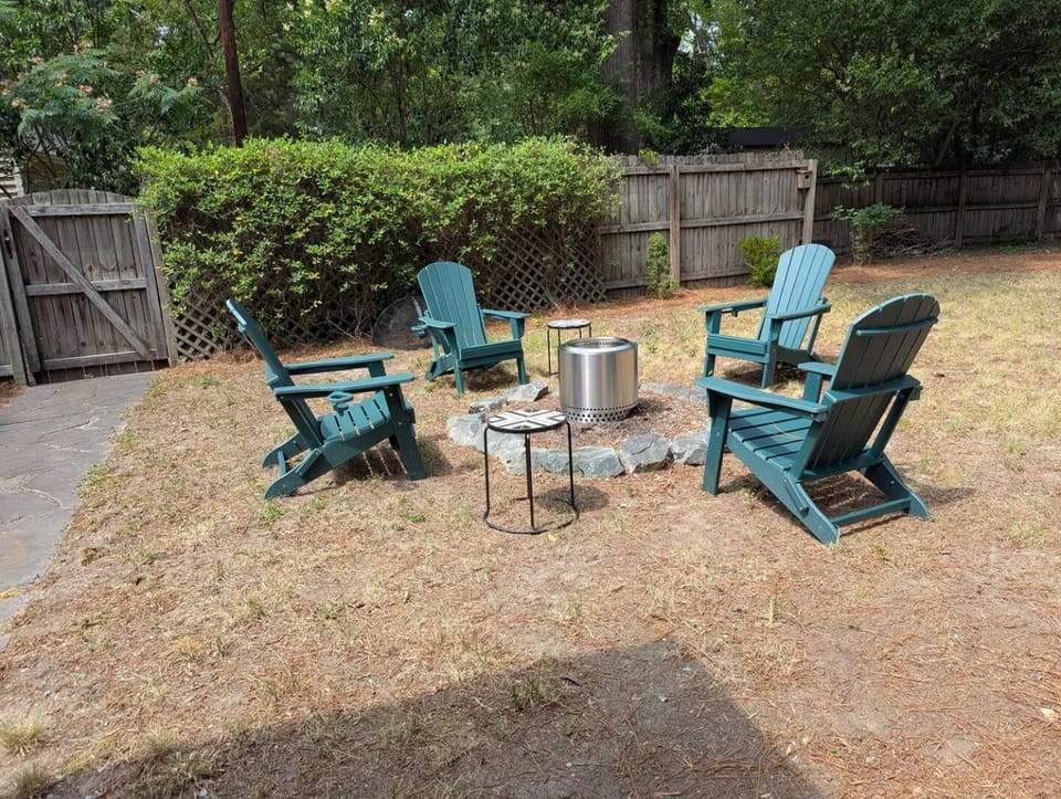 Sunroom House Fenced Yard Fire Pit House in Durham
