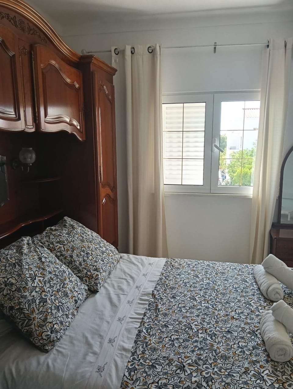 Vila les Roses Quartos Jardim e Montanha Bed and Breakfast in Porches