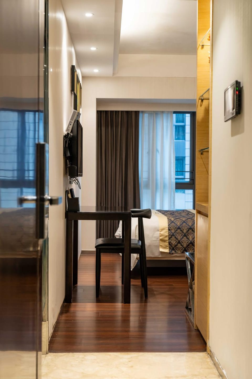 Bed, TV and multimedia