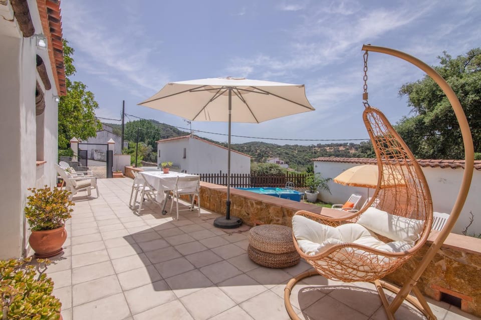 Property building, Balcony/Terrace, Living room