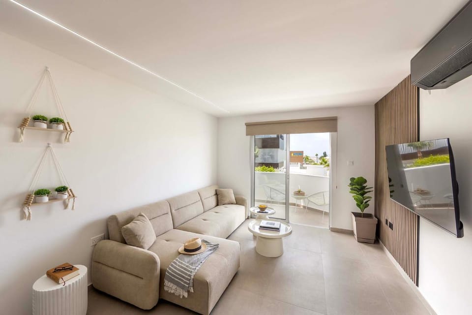 TV and multimedia, Living room, Seating area, internet