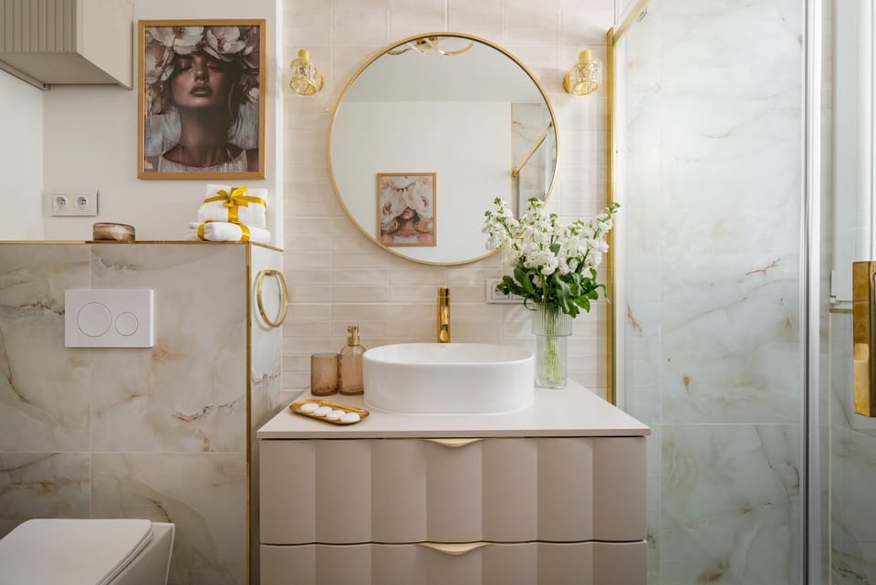 Toilet, Bathroom, towels