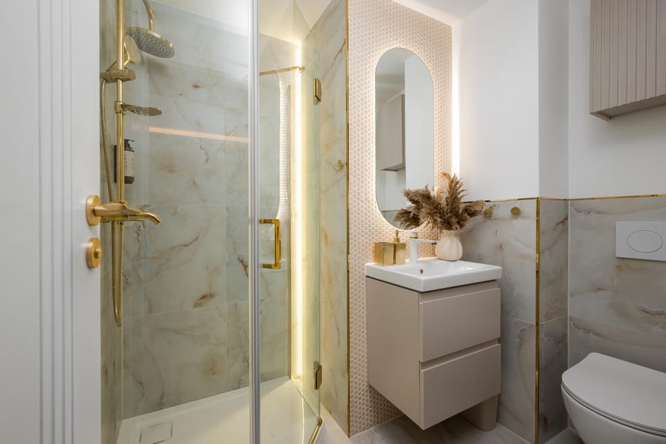 Shower, Toilet, Bathroom, towels