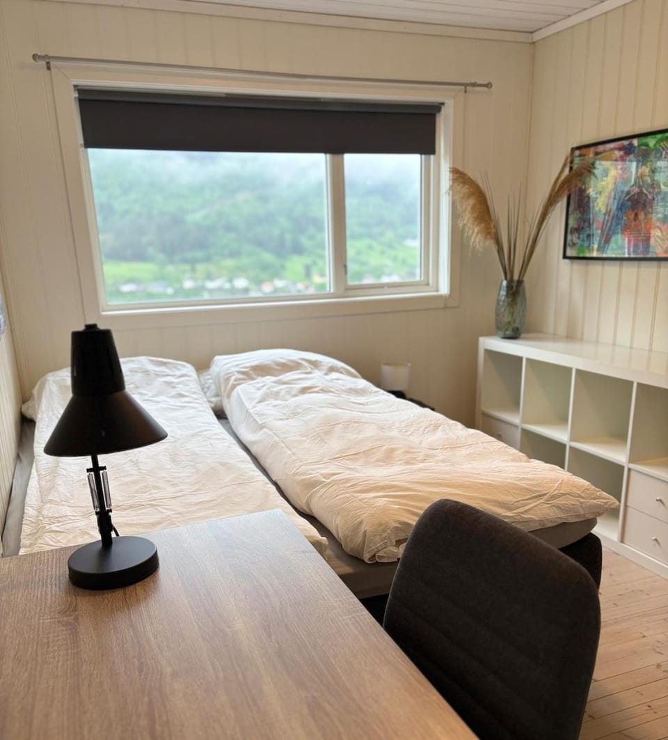 Perfectly located between fjord and mountains House in Vestland