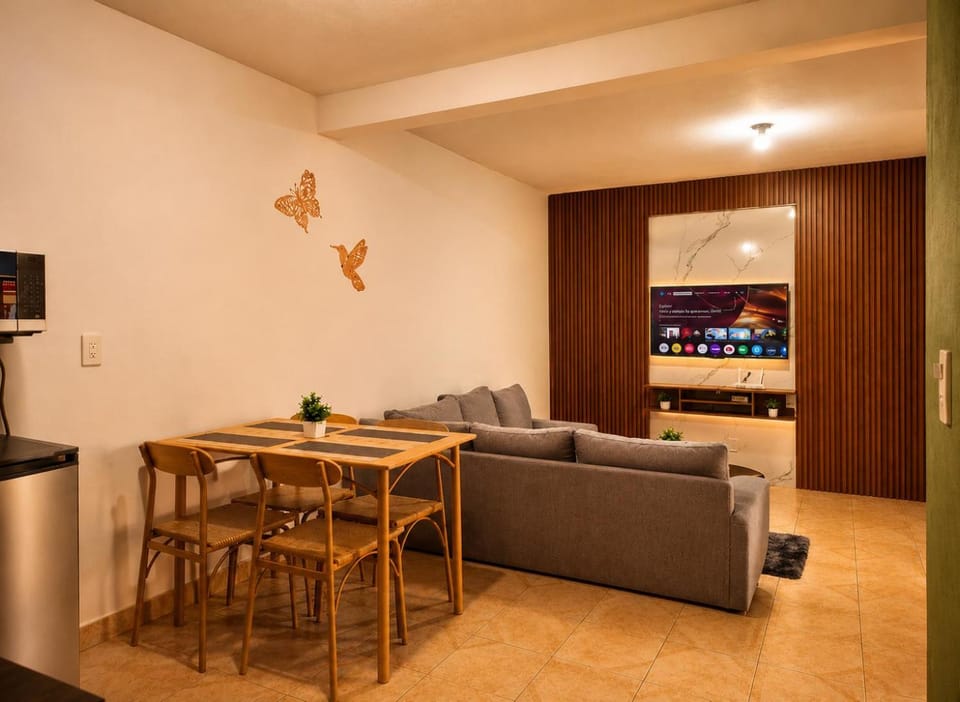 TV and multimedia, Living room, Seating area, Dining area