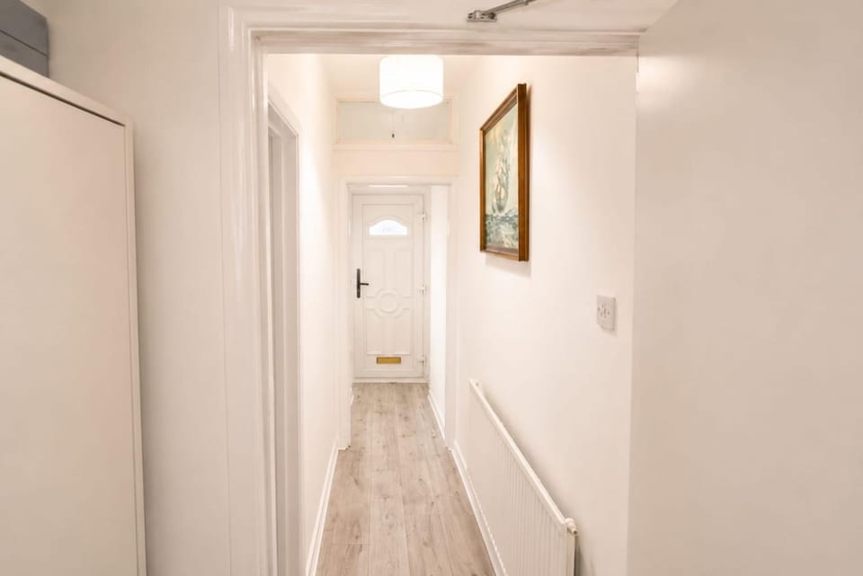 Stylish Double Room with TV & Fast Wi-Fi Vacation rental in Wolverhampton