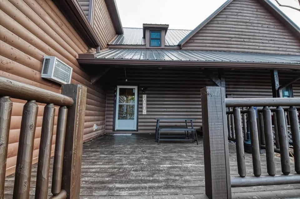 Tanner Manor Lodge Chalet in Pigeon Forge