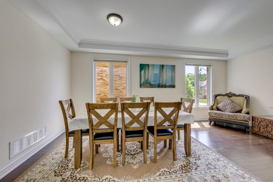 Executive four BR Home Brampton Credit Valley Villa in Brampton