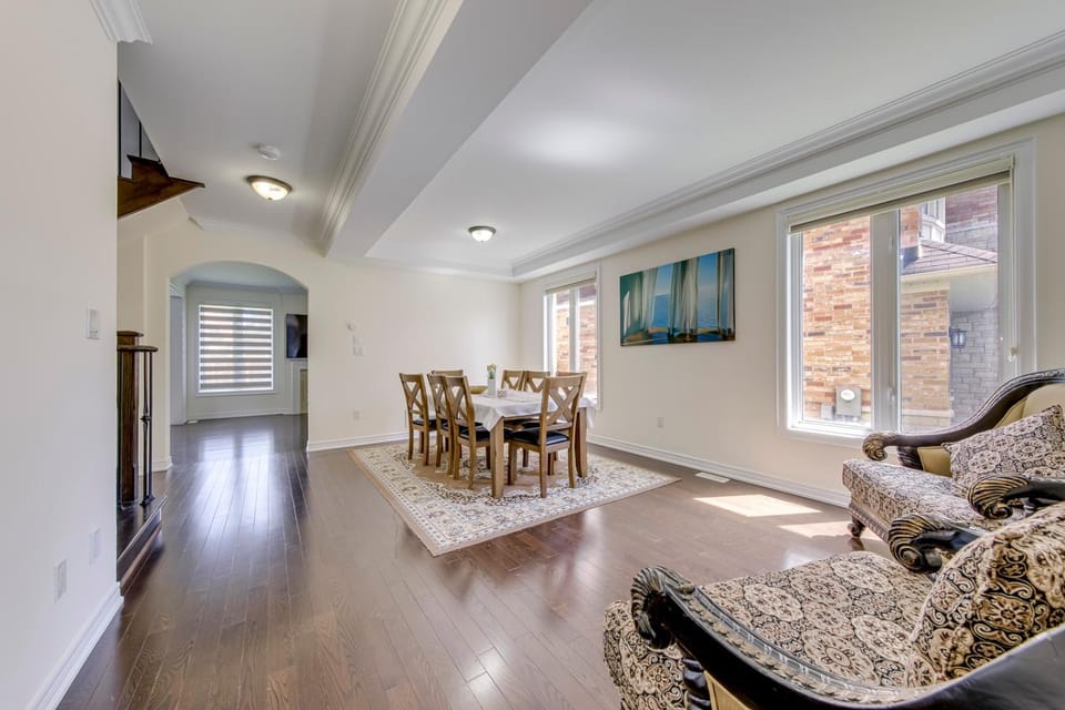 Executive four BR Home Brampton Credit Valley Villa in Brampton