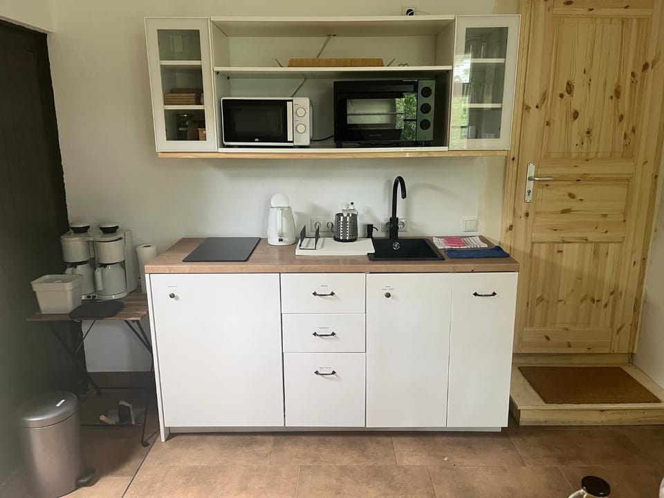 Coffee/tea facilities, Kitchen or kitchenette