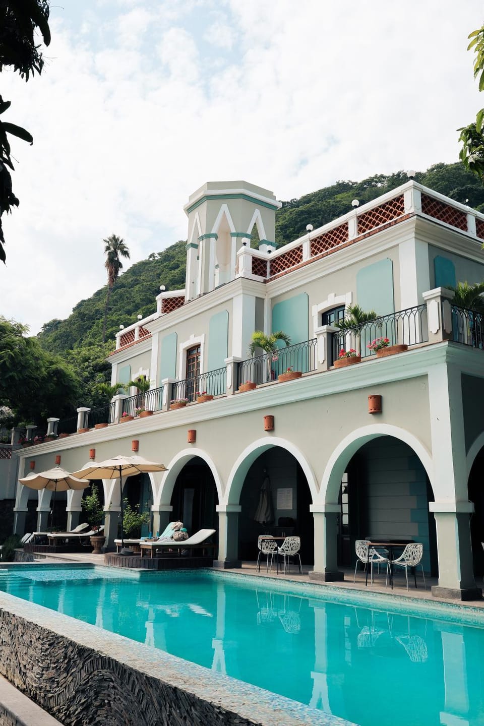 Facade/entrance, Swimming pool