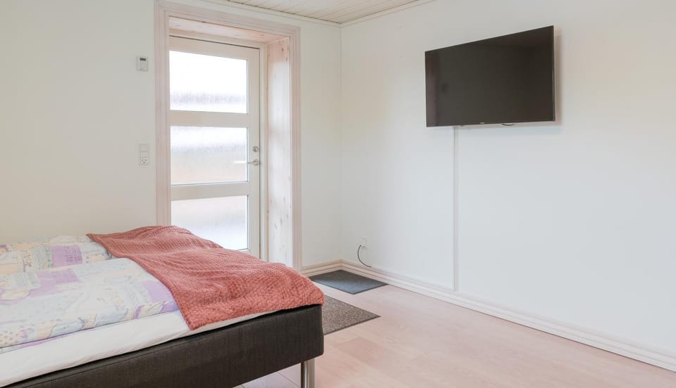 Bed, TV and multimedia