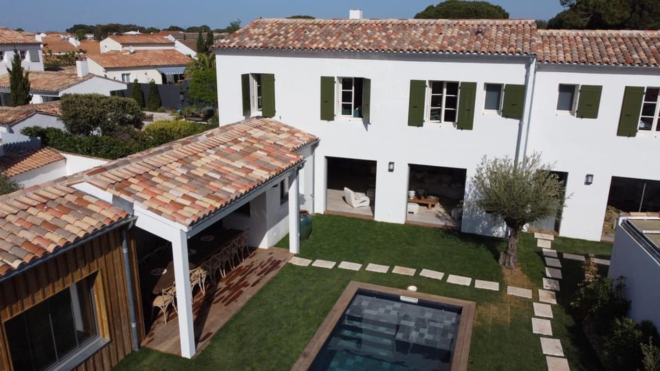 Property building, Pool view, Swimming pool