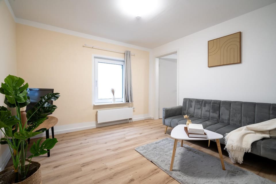 Living room, Photo of the whole room, Seating area, internet