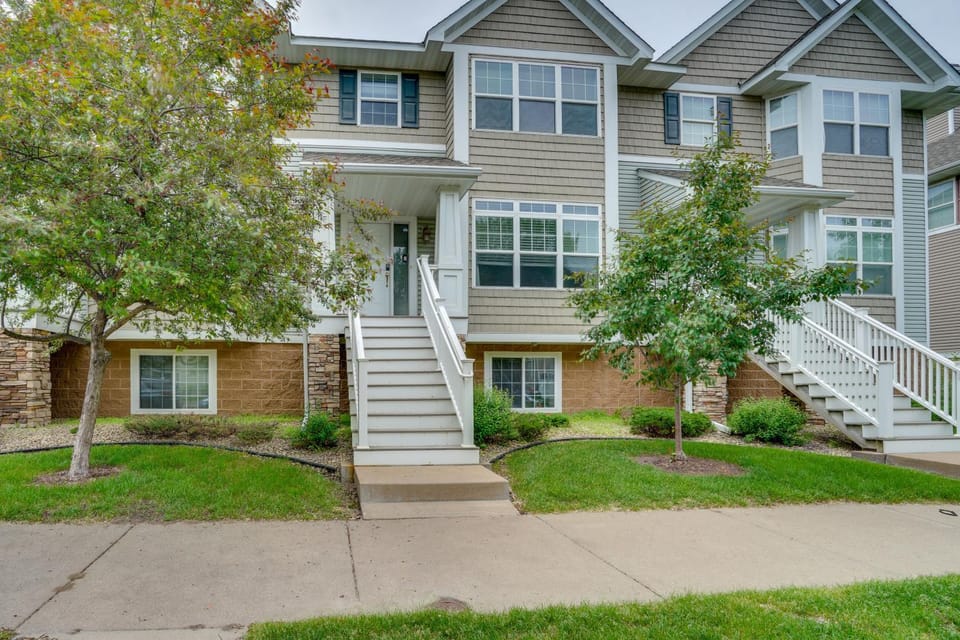 Spacious & Quiet Townhome In the Twin Cities House in Roseville