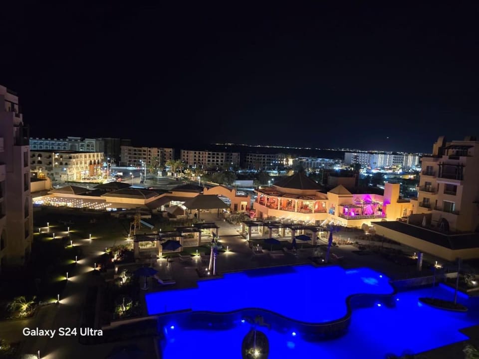 Nearby landmark, Natural landscape, Evening entertainment, Swimming pool